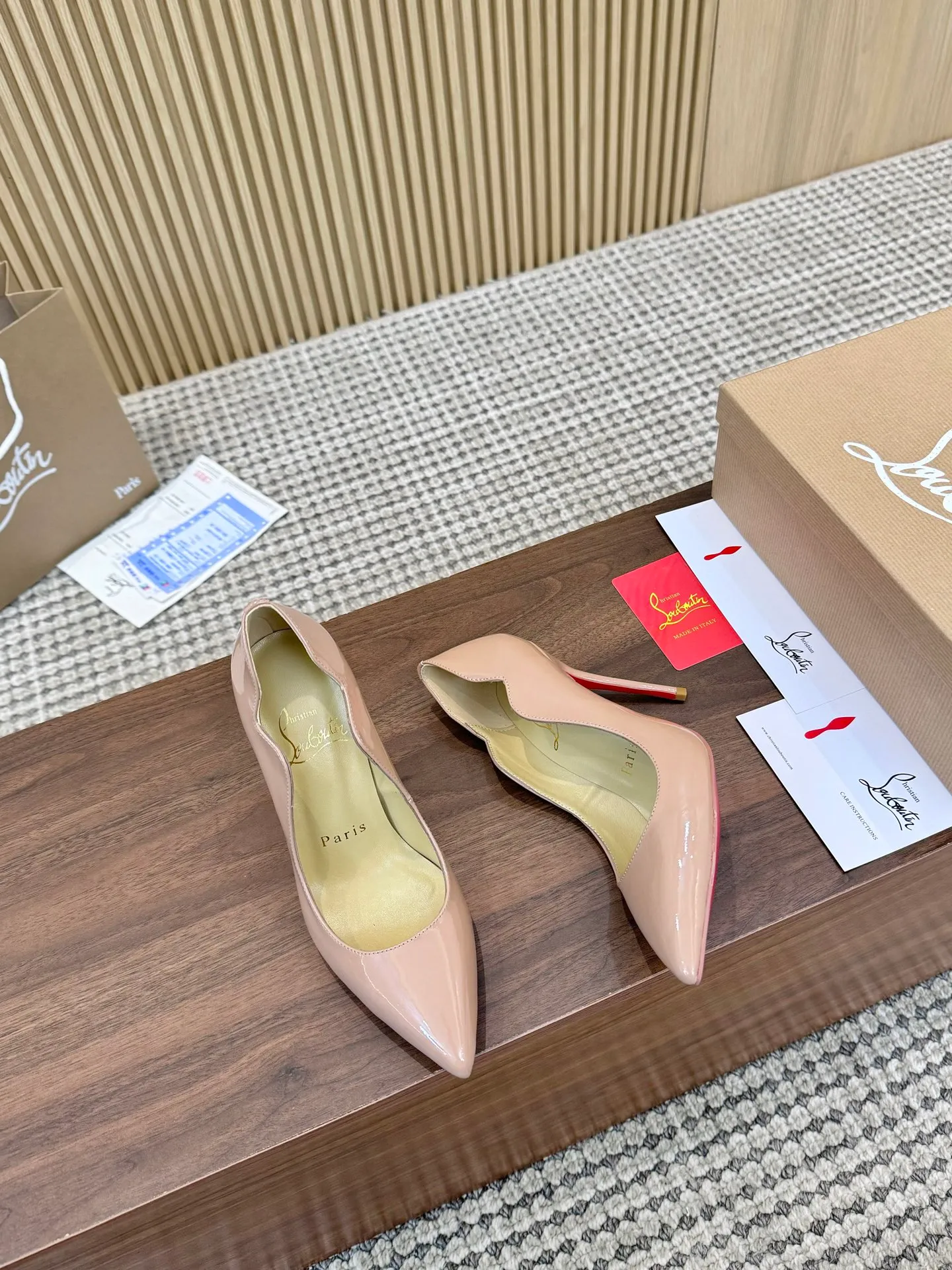 👟👟Ex-factory price 440 👟👟 Genuine leather sole +40 shipped all year round 💝Christian Louboutin CL👠 "Imported cow patent leather💎 series" noble and luxurious, real blingbling👟👟 real materials, all customized by the pattern maker, and the materials are made of original customized materials, achieving the taste of the original 5 color options💍 Upper: imported 👉cow patent leather💪 lining: sheepskin foot pad/lining code number: 34-40.41.42 heel height: two options: 10.5cm and 8.5cm